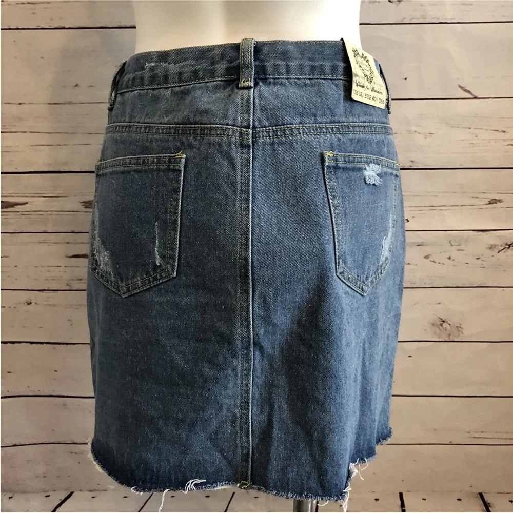 Boohoo Denim Mini Skirt SIZE 8 Destroyed Detail Uneven Raw Hem Medium Wash NWT